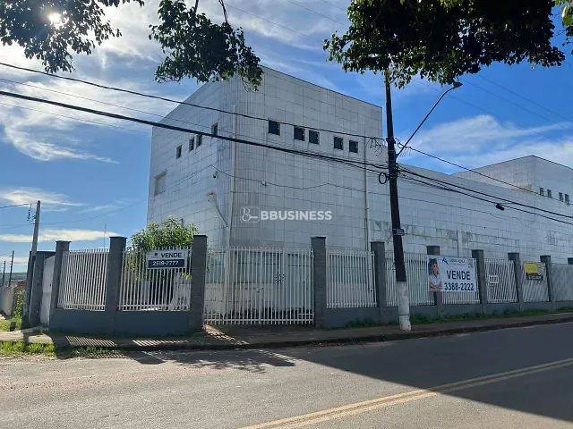 Sobrado à venda, no bairro Bosque das Palmeiras em Campinas
