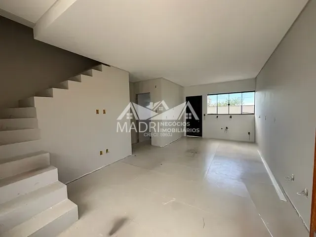 Sobrado com 105m² 2 quartos e 2 banheiros, à venda, no bairro Barra do Aririú em Palhoça