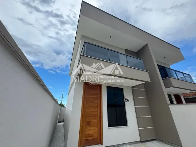 Sobrado com 105m² 2 quartos e 2 banheiros, à venda, no bairro Barra do Aririú em Palhoça