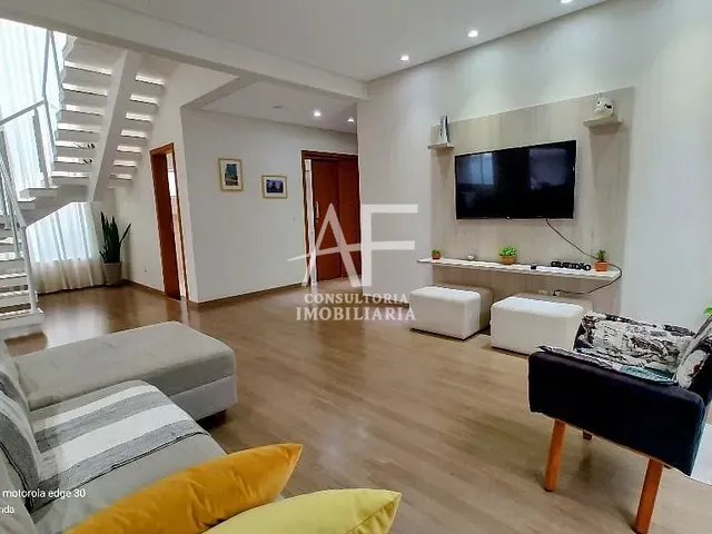 Sobrado com 300m² 3 quartos e 4 banheiros, à venda, no bairro Piracangaguá em Taubaté