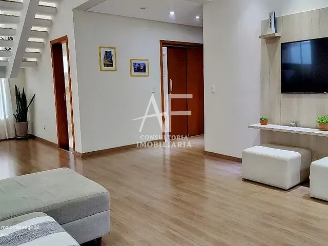 Sobrado com 300m² 3 quartos e 4 banheiros, à venda, no bairro Piracangaguá em Taubaté