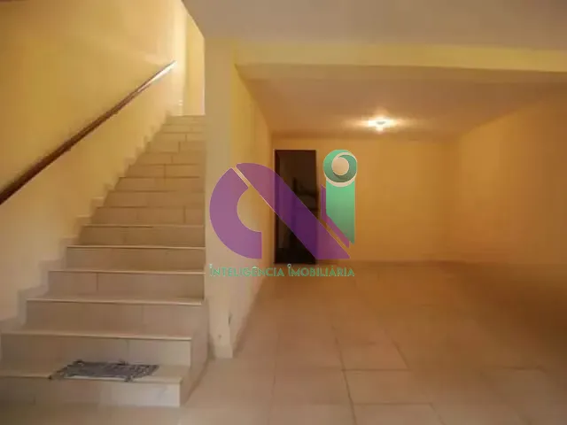 Sobrado com 125m² 3 quartos e 2 banheiros, à venda, no bairro Umuarama em Osasco