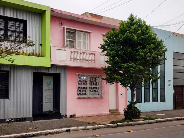 Casa com 130m² 3 quartos e 1 banheiro, à venda, no bairro Centro em Pelotas