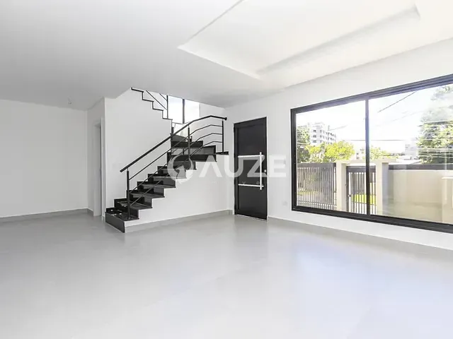 Sobrado com 127m² 3 quartos e 5 banheiros, à venda, no bairro Capão Raso em Curitiba