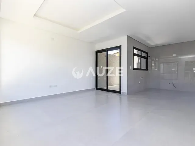 Sobrado com 127m² 3 quartos e 5 banheiros, à venda, no bairro Capão Raso em Curitiba