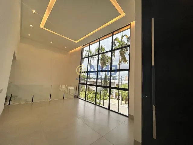 Sobrado com 574m² 5 quartos e 5 banheiros, à venda ou para alugar, no bairro Condomínio do Lago em Goiânia