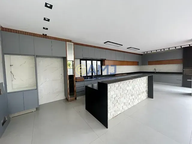 Sobrado com 574m² 5 quartos e 5 banheiros, à venda ou para alugar, no bairro Condomínio do Lago em Goiânia