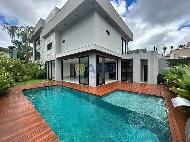 Sobrado com 574m² 5 quartos e 5 banheiros, à venda ou para alugar, no bairro Condomínio do Lago em Goiânia