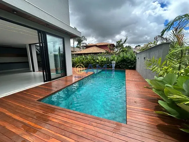 Sobrado com 574m² 5 quartos e 5 banheiros, à venda ou para alugar, no bairro Condomínio do Lago em Goiânia