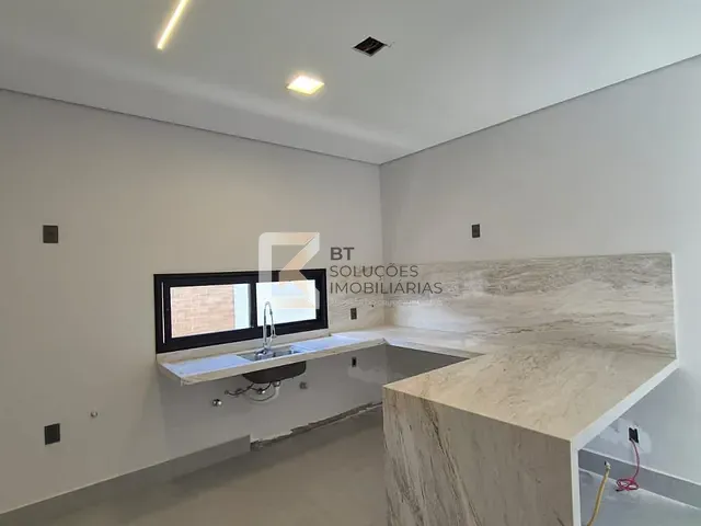 Sobrado com 300m² 4 quartos e 4 banheiros, à venda, no bairro Jardim Residencial Dona Maria Candida em Indaiatuba