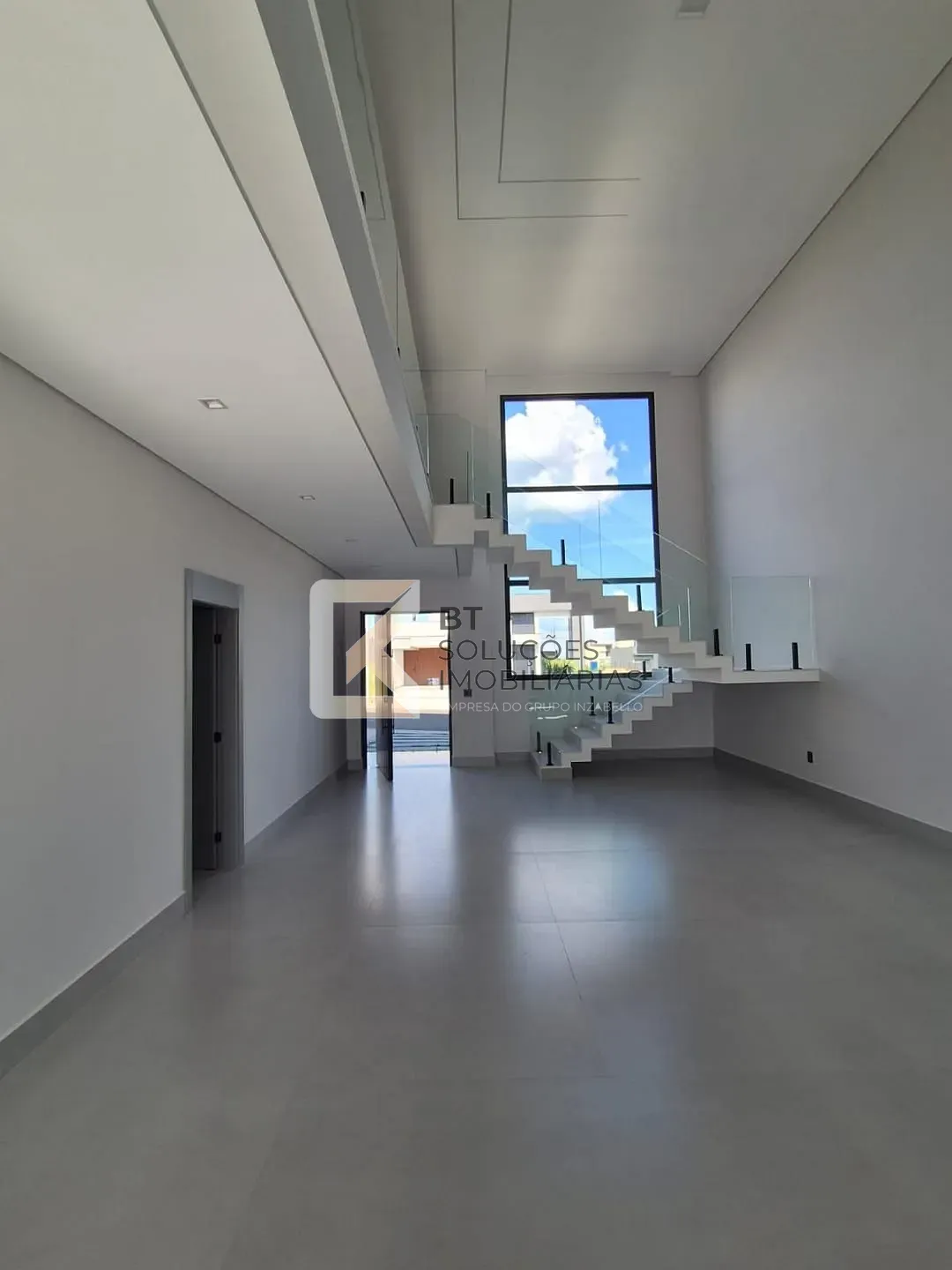 Sobrado, 4 quartos, 296 m² - Foto 1