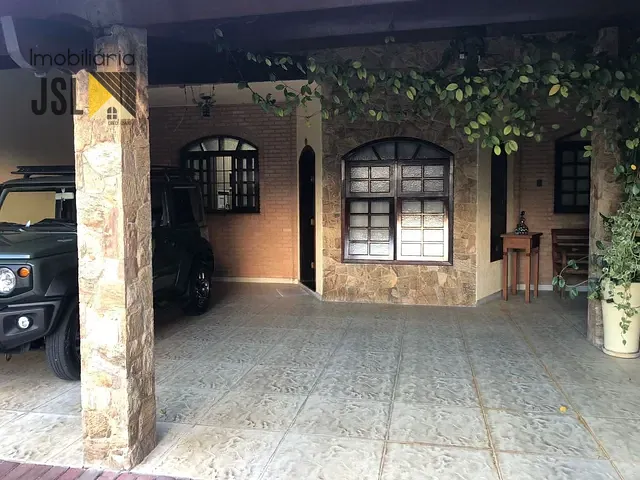 Sobrado com 352m² 3 quartos e 3 banheiros, à venda, no bairro Vila Antônio Augusto Luiz em Caçapava