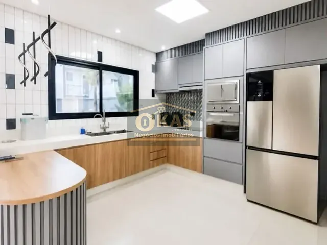 Sobrado com 250m² 3 quartos e 4 banheiros, à venda, no bairro Cézar de Souza em Mogi das Cruzes