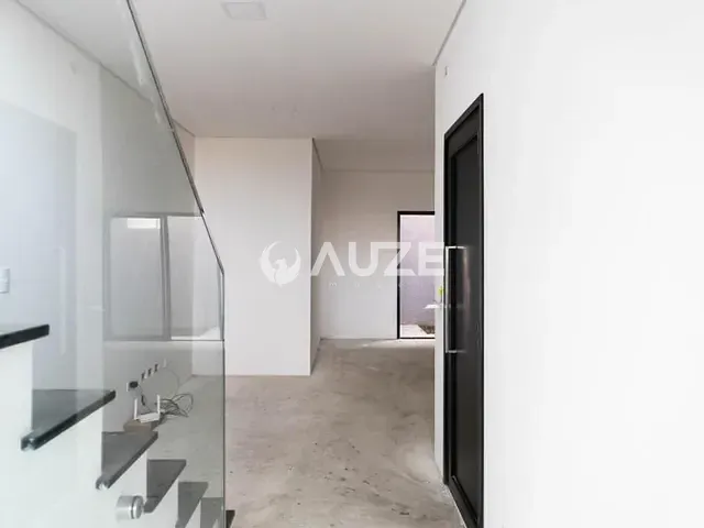 Sobrado com 122m² 3 quartos e 2 banheiros, à venda, no bairro Xaxim em Curitiba