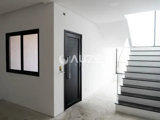 Sobrado com 122m² 3 quartos e 2 banheiros, à venda, no bairro Xaxim em Curitiba