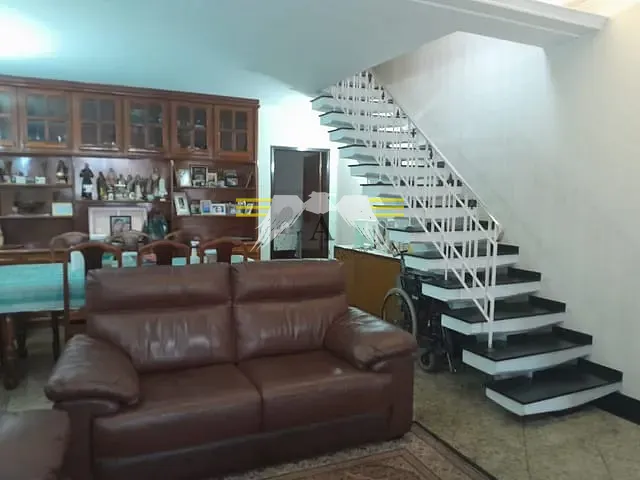 Sobrado 4 quartos e 2 banheiros, à venda, no bairro Brás em São Paulo