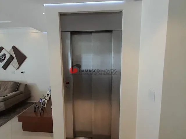 Sobrado com 211m² 4 quartos e 1 banheiro, à venda, no bairro Olímpico em São Caetano do Sul