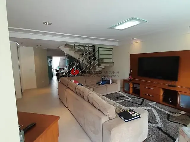 Sobrado com 211m² 4 quartos e 1 banheiro, à venda, no bairro Olímpico em São Caetano do Sul
