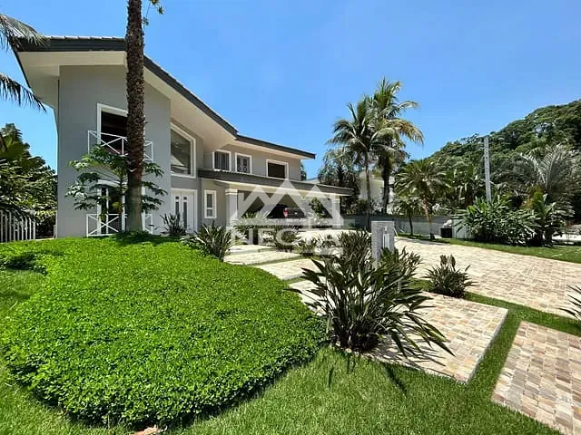 Sobrado com 1440m² 6 quartos e 4 banheiros, à venda, no bairro Praia da Cocanha em Caraguatatuba