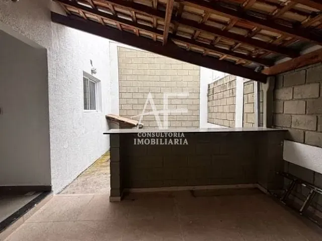 Sobrado com 225m² 3 quartos e 2 banheiros, à venda, no bairro Vila Areao em Taubaté