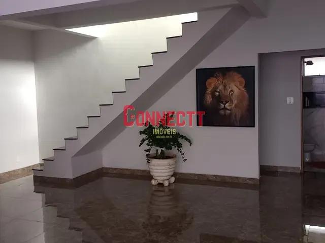 Sobrado com 315m² 4 quartos e 3 banheiros, à venda, no bairro Jardim das Oliveiras II em Brodowski