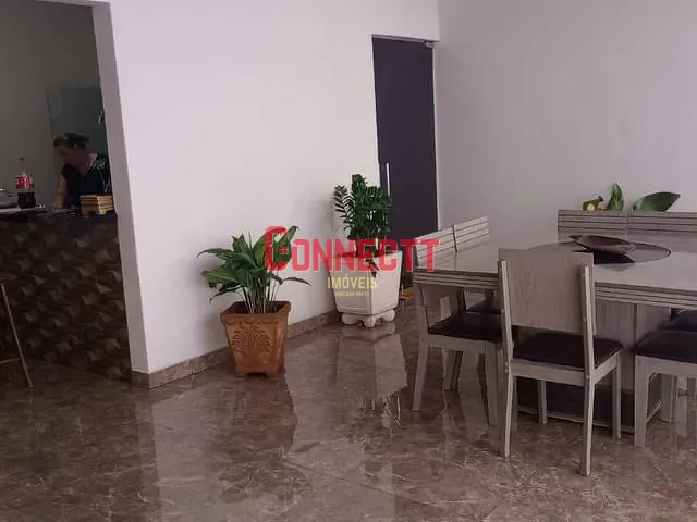 Sobrado com 315m² 4 quartos e 3 banheiros, à venda, no bairro Jardim das Oliveiras II em Brodowski