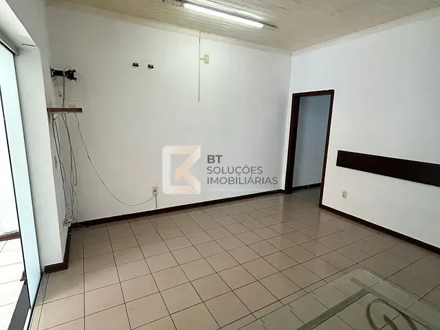 Sobrado com 100m² 3 quartos e 3 banheiros, à venda, no bairro Vila Furlan em Indaiatuba