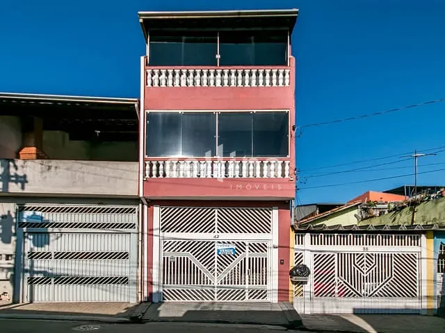 Sobrado com 195m² 3 quartos e 1 banheiro, à venda, no bairro Vila Silviânia em Carapicuíba