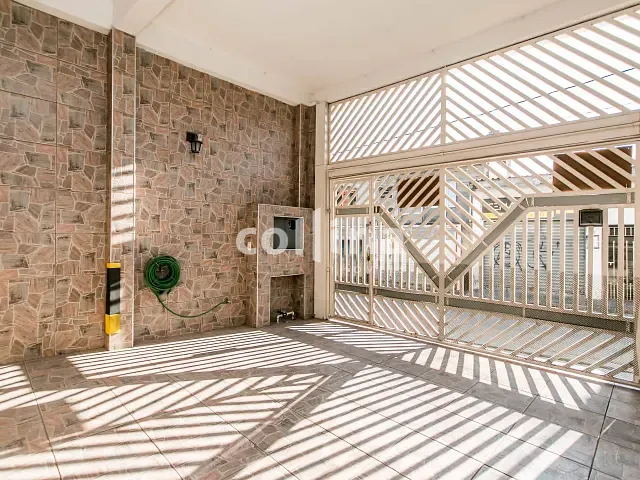 Sobrado com 195m² 3 quartos e 1 banheiro, à venda, no bairro Vila Silviânia em Carapicuíba