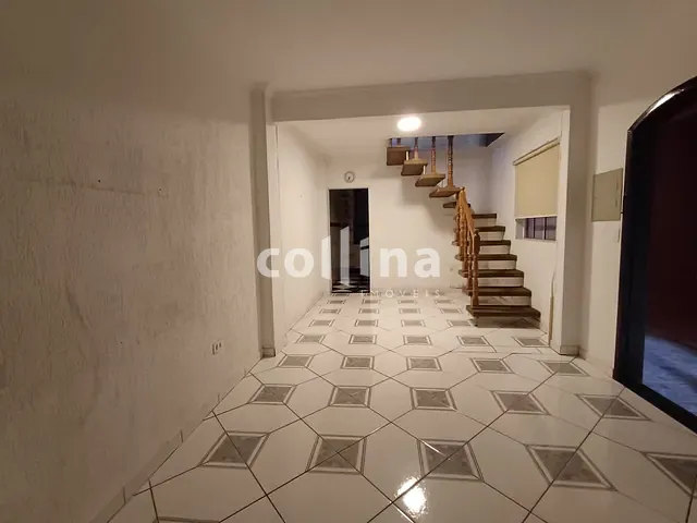 Sobrado com 195m² 3 quartos e 1 banheiro, à venda, no bairro Vila Silviânia em Carapicuíba