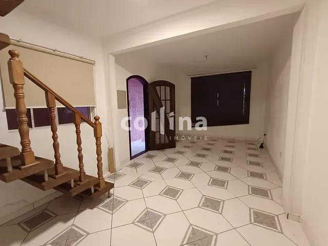 Sobrado com 195m² 3 quartos e 1 banheiro, à venda, no bairro Vila Silviânia em Carapicuíba