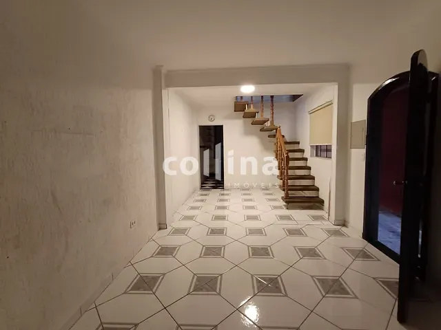 Sobrado com 195m² 3 quartos e 1 banheiro, à venda, no bairro Vila Silviânia em Carapicuíba