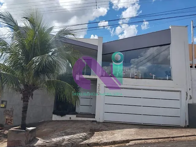 Sobrado com 516m² 3 quartos e 3 banheiros, à venda, no bairro Jardim Paulista em Adamantina