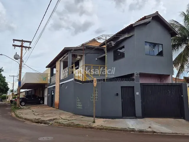 Sobrado com 398m² 4 quartos e 3 banheiros, para alugar, no bairro Residencial Betaville em Campo Grande