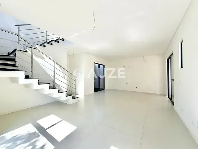 Sobrado com 266m² 3 quartos e 4 banheiros, à venda, no bairro Novo Mundo em Curitiba