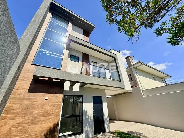 Sobrado com 266m² 3 quartos e 4 banheiros, à venda, no bairro Novo Mundo em Curitiba