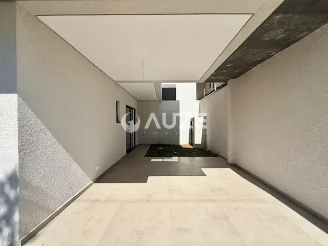 Sobrado com 266m² 3 quartos e 4 banheiros, à venda, no bairro Novo Mundo em Curitiba