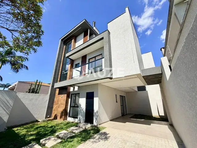 Sobrado com 266m² 3 quartos e 4 banheiros, à venda, no bairro Novo Mundo em Curitiba
