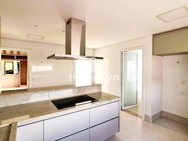 Sobrado com 444m² 3 quartos e 5 banheiros, para alugar, no bairro Residencial Goiânia Golfe Clube em Goiânia