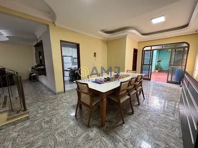 Sobrado com 221m² 3 quartos e 4 banheiros, à venda, no bairro Jardim América em Goiânia