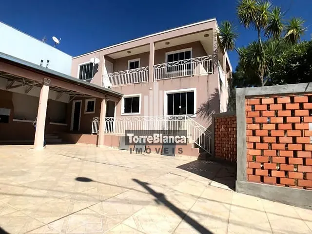 Sobrado com 575m² 6 quartos e 2 banheiros, à venda, no bairro Uvaranas em Ponta Grossa