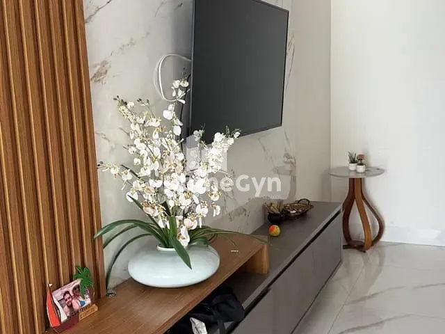 Sobrado com 420m² 4 quartos e 6 banheiros, para alugar, no bairro Jardins Valência em Goiânia