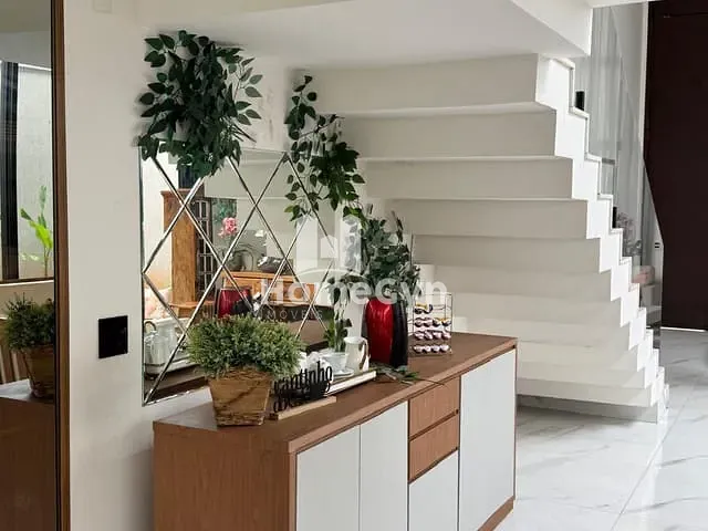 Sobrado com 420m² 4 quartos e 6 banheiros, para alugar, no bairro Jardins Valência em Goiânia