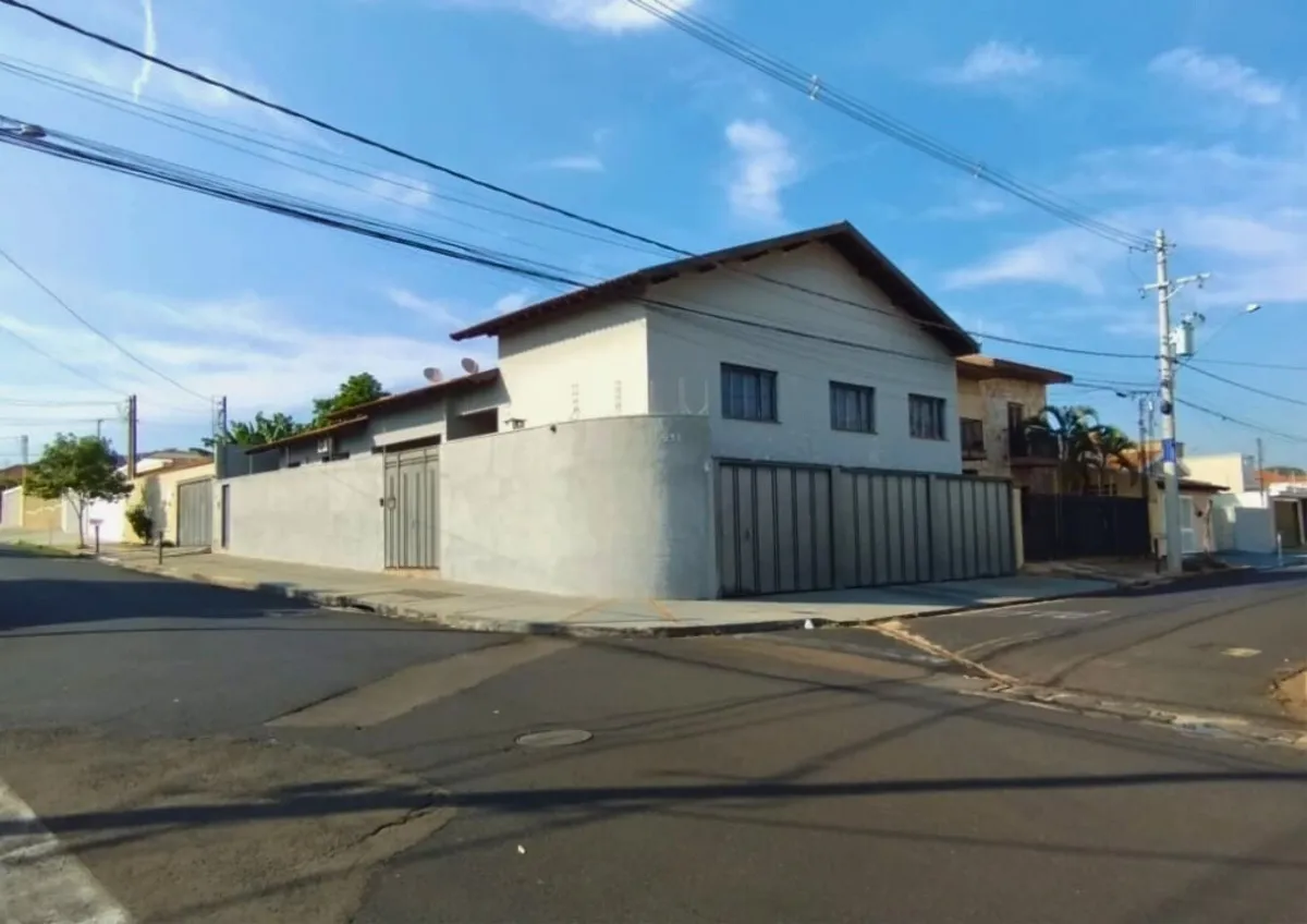 Sobrado para venda em Nova Jaboticabal com 4 quartos, sendo 1 suíte, 234m²
