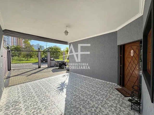 Sobrado com 262m² 3 quartos e 4 banheiros, à venda ou para alugar, no bairro Esplanada Independência em Taubaté
