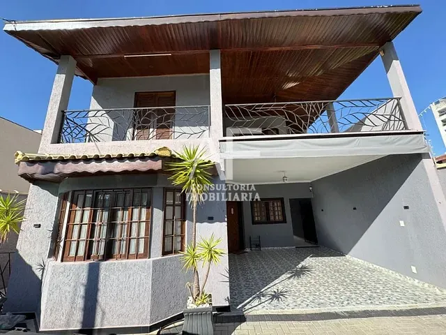 Sobrado com 262m² 3 quartos e 4 banheiros, à venda ou para alugar, no bairro Esplanada Independência em Taubaté