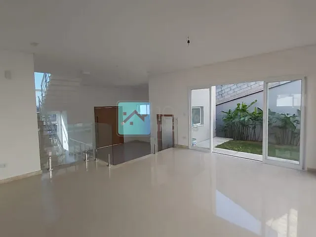 Sobrado com 460m² 3 quartos e 4 banheiros, à venda, no bairro Urbanova em São José dos Campos