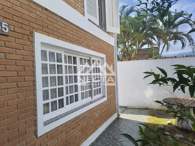 Sobrado com 313m² 4 quartos e 4 banheiros, à venda, no bairro Martim de Sá em Caraguatatuba