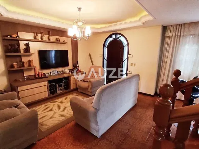 Sobrado com 219m² 4 quartos e 2 banheiros, à venda, no bairro Fazendinha em Curitiba