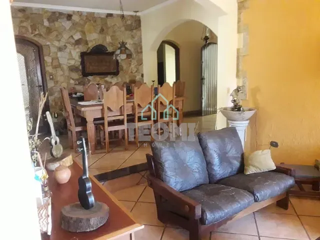 Sobrado com 315m² 4 quartos e 6 banheiros, à venda, no bairro Campos Elíseos em Taubaté